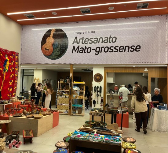 Artesãos de 14 cidades de MT ganham espaço gratuito para expor e vender suas peças em Cuiabá