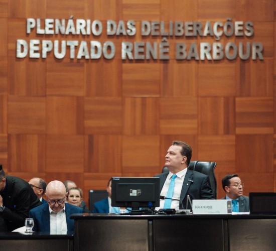 Max Russi marca os 190 anos da ALMT com discurso de responsabilidade