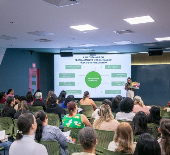 Coordenadores de escolas de Cuiabá são capacitados em documentação pedagógica