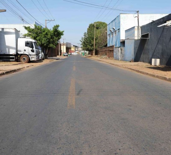 Prefeitura intensifica serviços de zeladoria em diversos bairros nesta quinta-feira