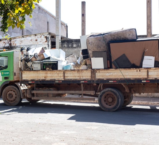 Cata-treco recolhe mais de mil toneladas de materiais inservíveis em sete meses