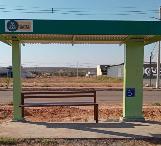Várzea Grande amplia rede de pontos de ônibus com 34 novos abrigos entregues