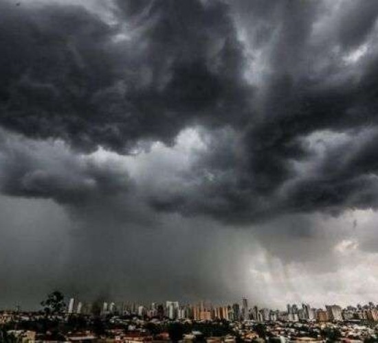 Cuiabá se prepara para tempestades com ventos de até 60 km/h, diz bombeiros