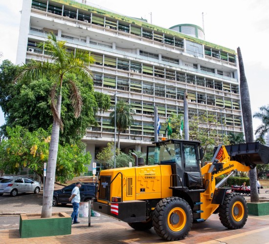 Cuiabá recebe máquinas e equipamentos do Governo de MT para agricultura familiar