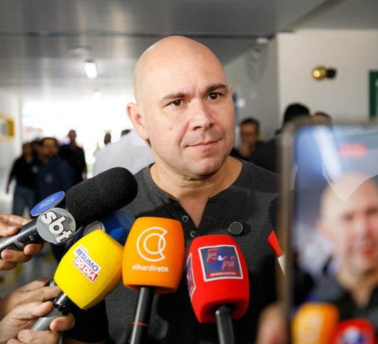 Prefeito viaja para Brasília e dialoga com bancada sobre emendas e investimentos