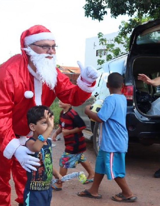 Notícia de MT Política MT Esporte MT Polícia Militar entrega brinquedos e cestas básicas em comemoração ao Natal em Mato Grosso