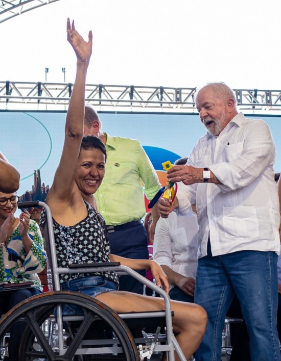 Política MT Lula entrega chaves do Celina Bezerra em evento em Rondonópolis MINHA CASA MINHA VIDA