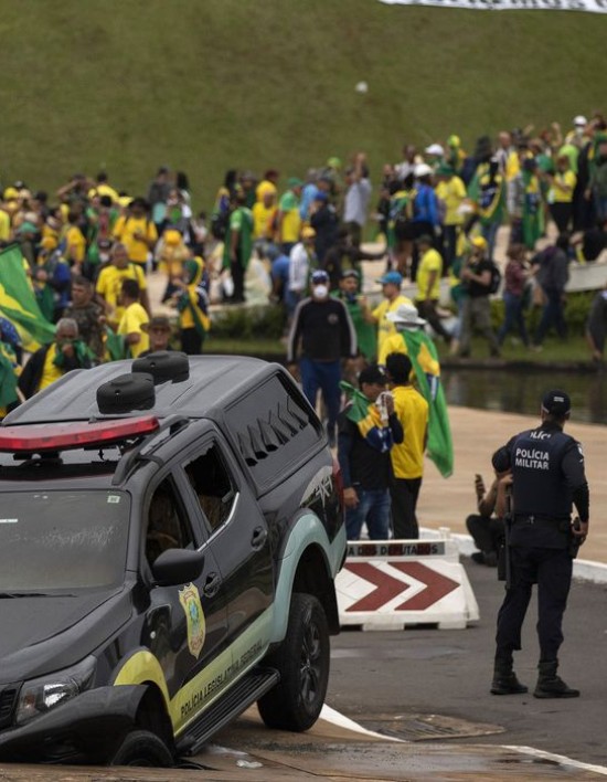 POLÍTICA MT Moraes liberta mais 130 pessoas presas