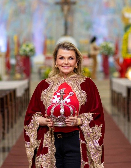 Cibelle Borjikian é coroada Imperatriz da tradicional festa Senhor Bom Jesus de Cuiabá