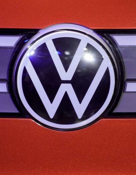 Só pandemia? O que está por trás da decisão da Volkswagen de suspender a produção no Brasil?