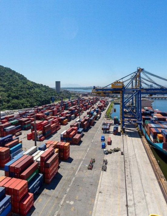 Brasil registra superávit de US$ 2 bilhões na balança comercial da 4ª semana de março