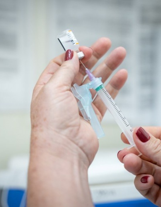 Governo Federal passa a adotar dose única da vacina contra o HPV