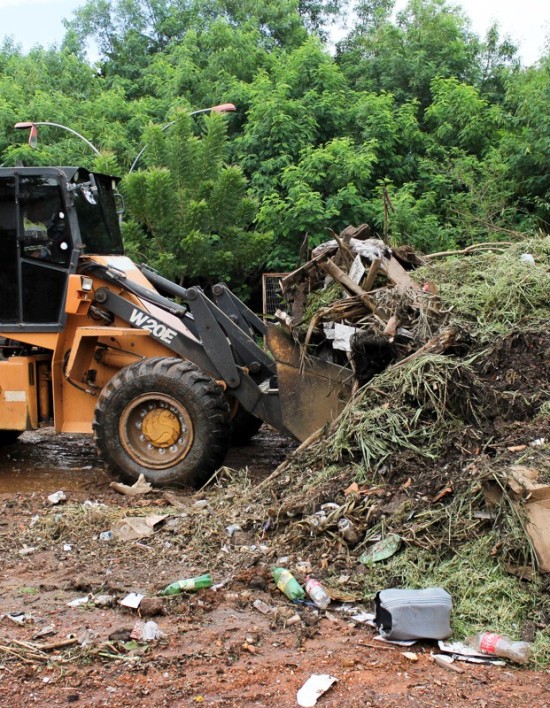 Prefeitura de Várzea Grande remove mais de 2 milhões de toneladas de entulhos em ação de limpeza