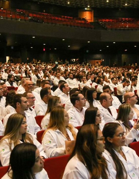 Brasil tem 575.930 médicos ativos: 2,81 por mil habitantes