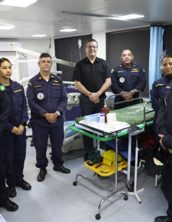 Secretaria Municipal de Saúde realiza doação de medicamentos e insumos para Navio de Assistência Hospitalar da Marinha