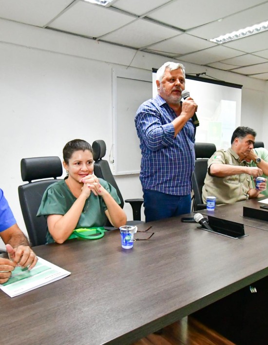 Emanuel Pinheiro e Stopa vão asfaltar 10 bairros de Cuiabá em 15 dias