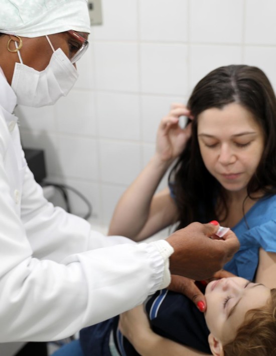 Campanha contra a poliomielite: 'Dia D' aplica mais de 6 mil vacinas e alcança cobertura vacinal de 20%