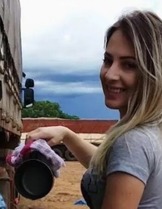 Após acidente, Caminhoneira Musa das Estradas ganha 1 300 mil novos inscritos no canal do Youtube