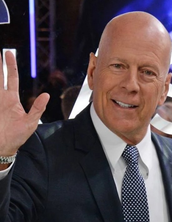 Ator Bruce Willis se aposenta após diagnóstico de afasia