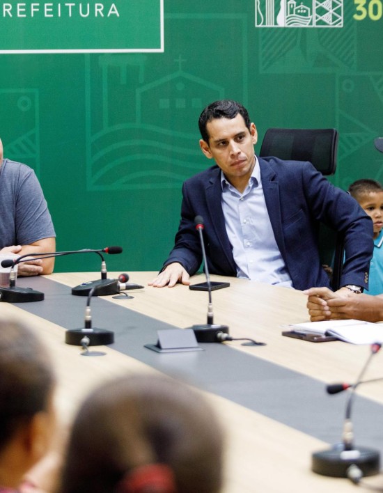 Prefeito reitera compromisso com regularização fundiária e moradia popular