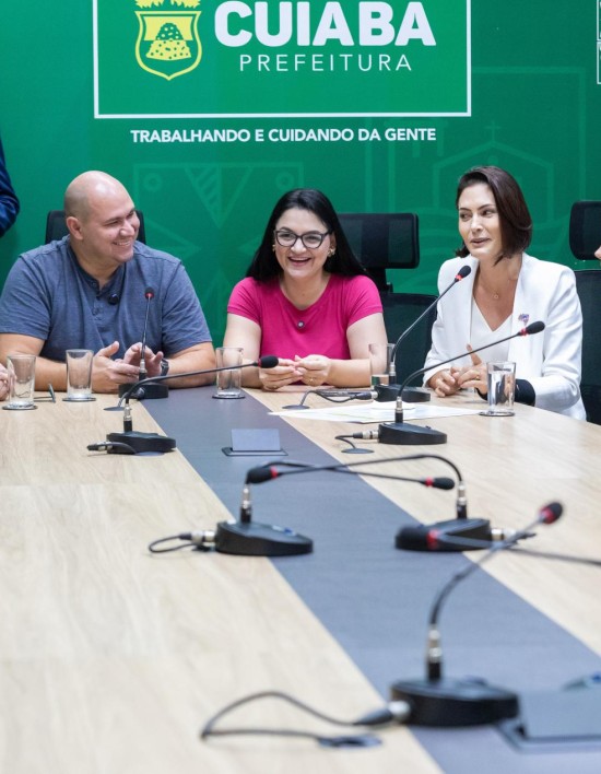 Michelle Bolsonaro visita Cuiabá e apoia criação de Centro de Referência para Autistas