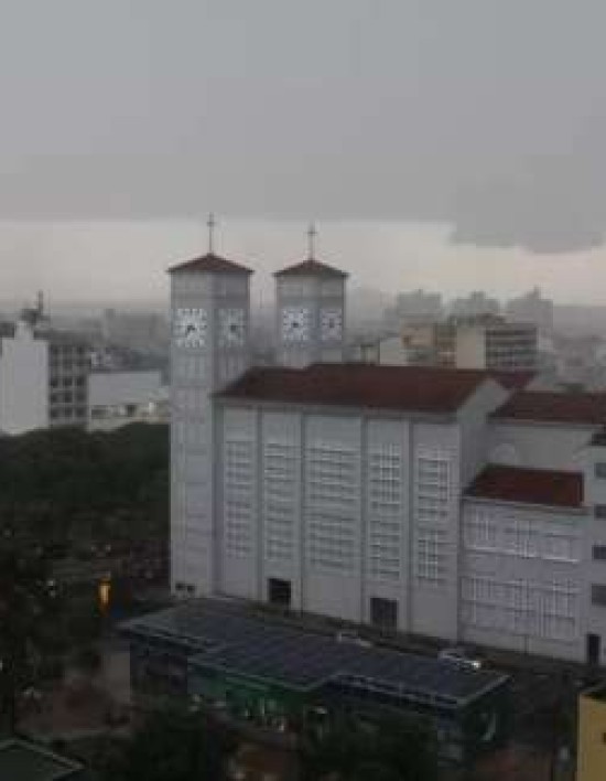 Cuiabá terá semana de chuva intensa, mas termômetros voltam a subir no feriadão