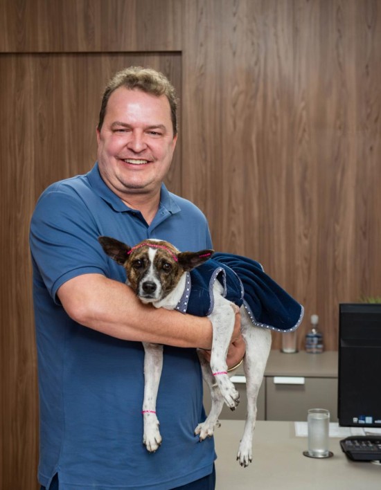 Max Russi destina R$ 150 mil para castração de animais em Cáceres