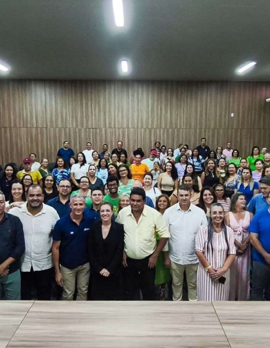 Flávia e Tião assinam projeto de lei que concede recomposição aos profissionais da educação