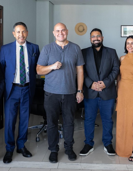 Embaixador do Peru visita prefeitura e discute parcerias para o turismo e economia