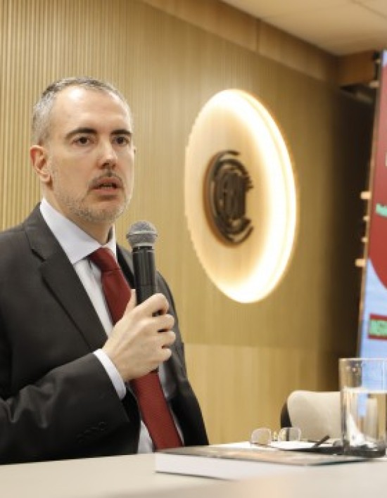 Ministro do TSE aborda desafios da gestão pública na era digital em aula magna do MBA do TCE-MT