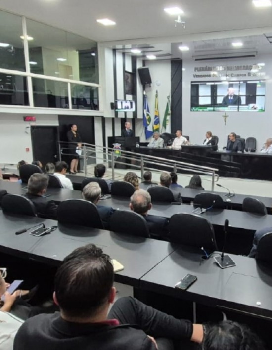 Vereadora Paula Calil homenageia líderes da CDL Cuiabá