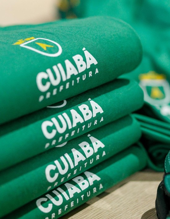 Prefeitura de Cuiabá realiza entrega de uniformes aos estudantes