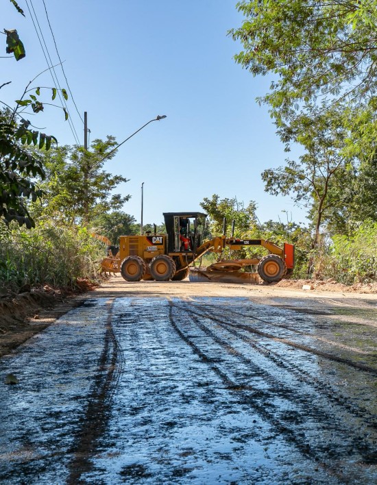 Secretaria de Infraestrutura inicia etapa de imprimação asfáltica no bairro São José