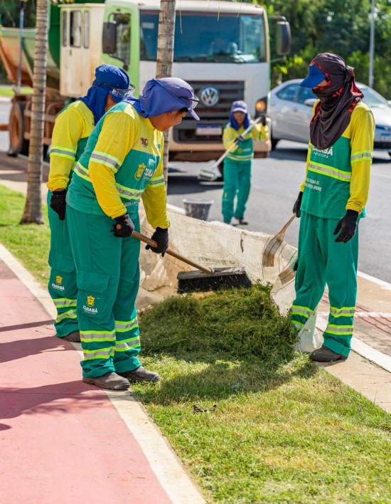 Parque do Barbado e mais 10 bairros recebem mutirão de limpeza da Prefeitura