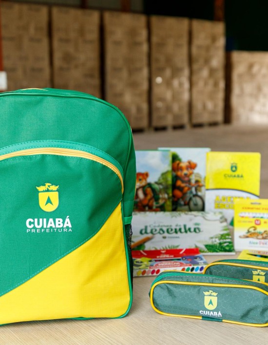 Prefeitura recebe kits escolares e projeta atender todos alunos este mês