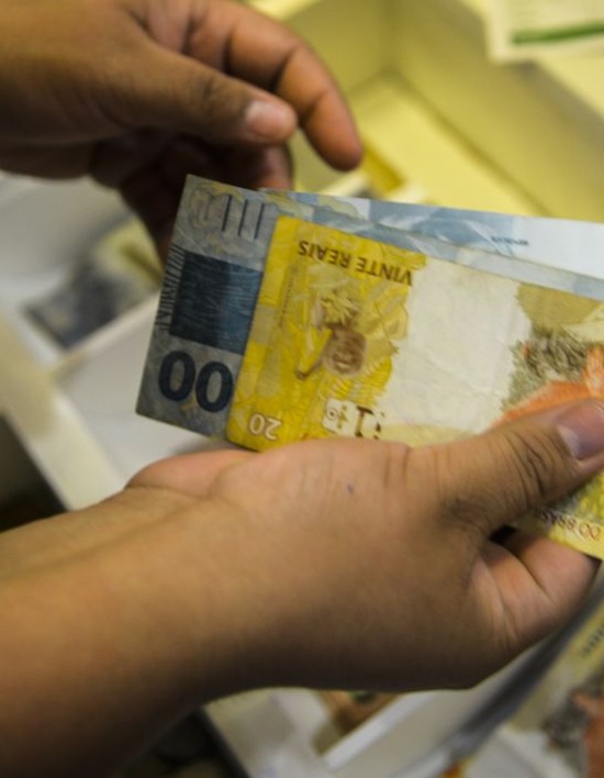 Rendimento médio dos brasileiros chega a R$ 3.270