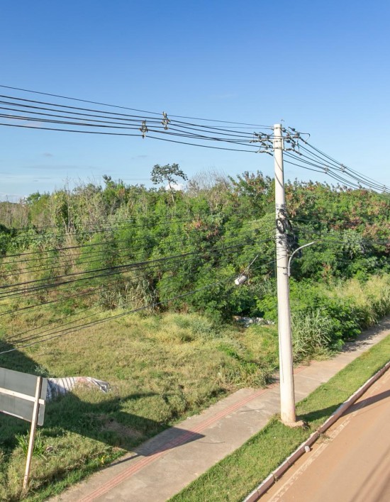 Secretária visita terreno onde unidades habitacionais serão construídas no Tijucal