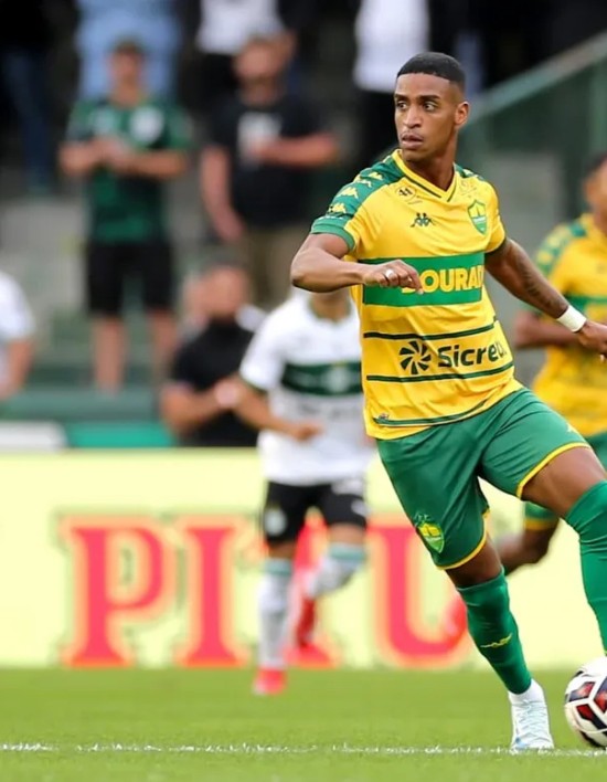 Cuiabá perde para o Coritiba em confronto direto na Série B