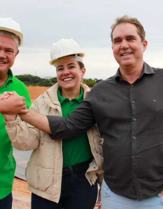 Prefeita Flávia Moretti apresenta obra da ETE ao senador Wellington Fagundes