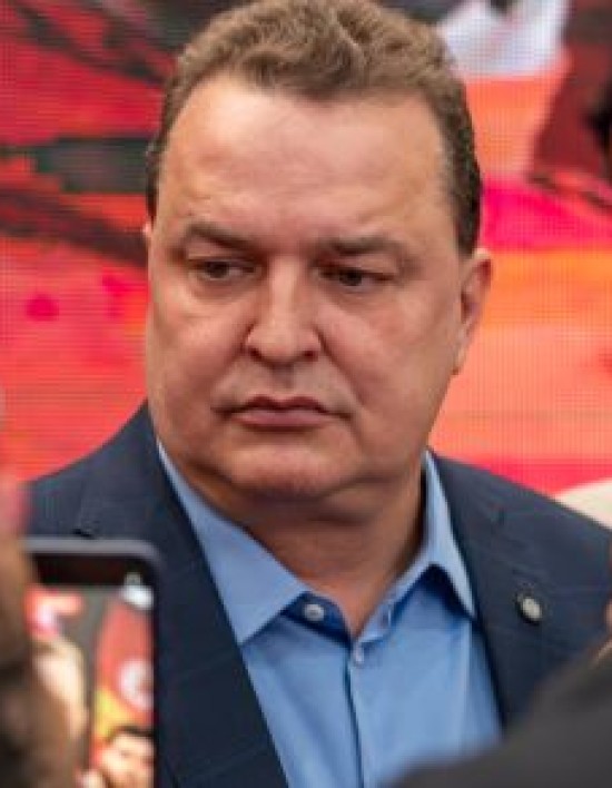 Max diz que cenário é indefinido e pode surgir novo nome