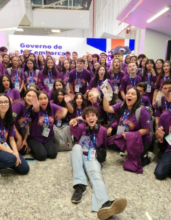 Estudantes selecionados para intercâmbio compartilham expectativas para viagem a Inglaterra