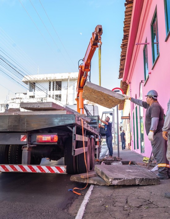 Cuiabá inicia restauração de 300 bocas-de-lobo danificadas