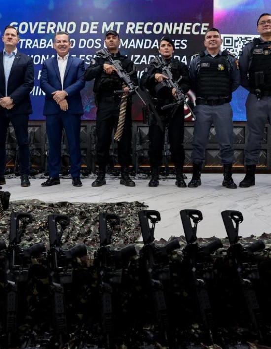 Governo de MT entrega R$ 6 milhões em fuzis, metralhadoras e equipamentos para a Polícia Militar