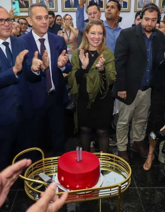 Prefeita e vice-prefeito de Várzea Grande participam de sessão solene na ALMT