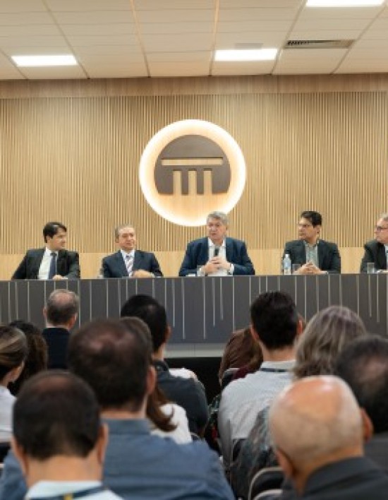 TCE-MT reúne juristas e autoridades em lançamento de obra sobre processo legal