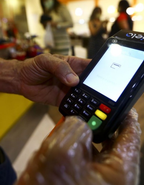 Banco Central BC estabelece limite de cobrança de taxas nas máquinas de cartão