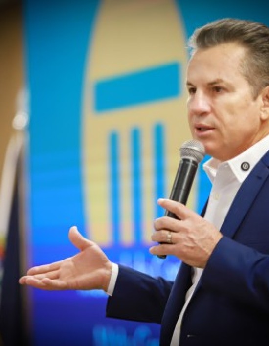 Governador destaca papel do Poder Público no desenvolvimento socioeconômico das cidades, em MBA do TCE-MT