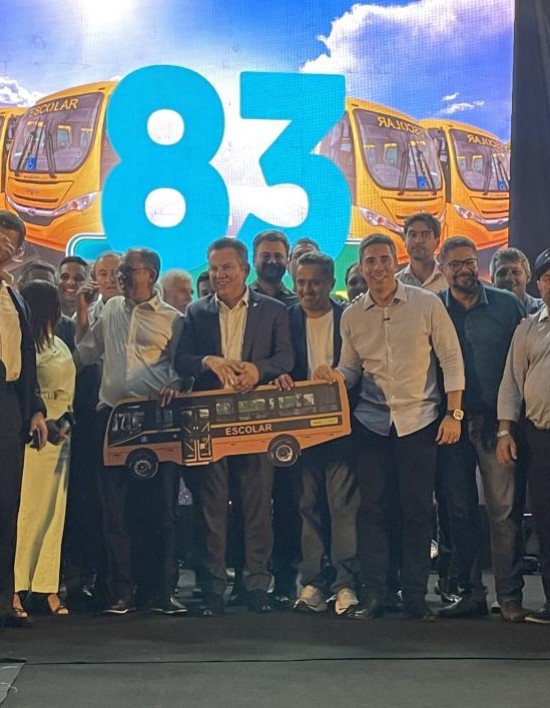 Governo de MT entrega mais 83 novos ônibus para transportar alunos do campo