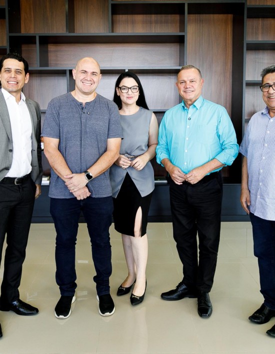 Prefeito, primeira-dama e senador debatem emenda para Casa do Autista