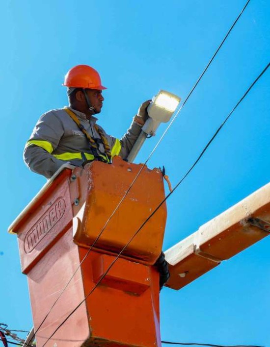 Várzea Grande fica mais iluminada e segura com ações da Prefeitura em toda a cidade